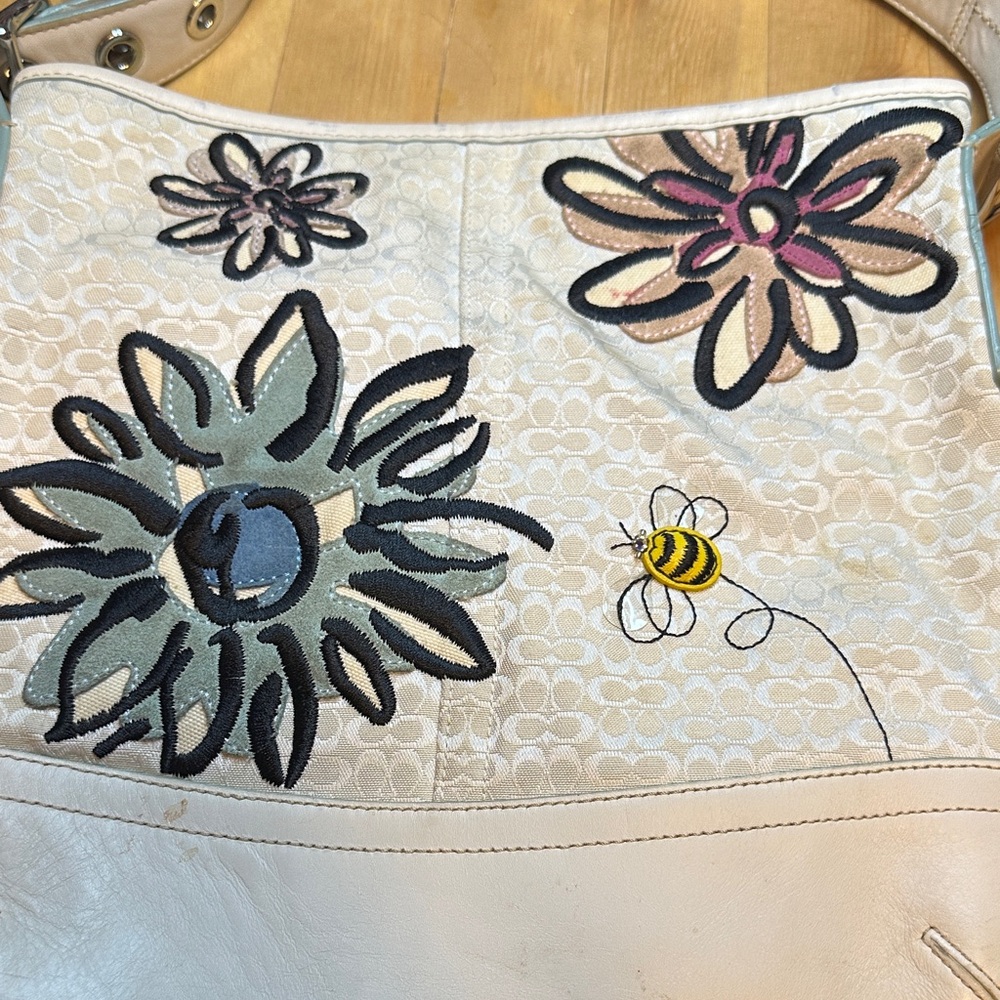 Coach Bumble bee Floral White crossbody purse Y2K